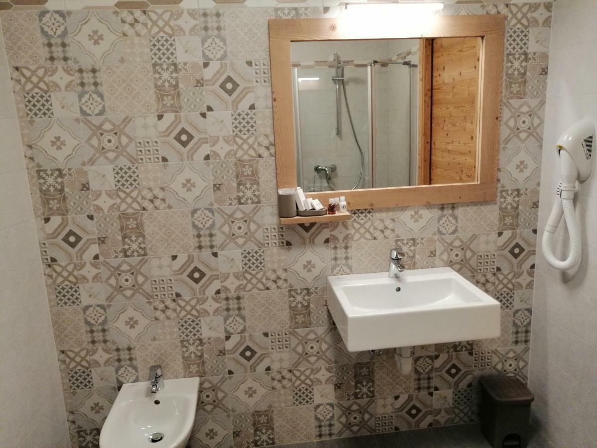 Le 4 Stagioni Hotel Cavedago Luaran gambar