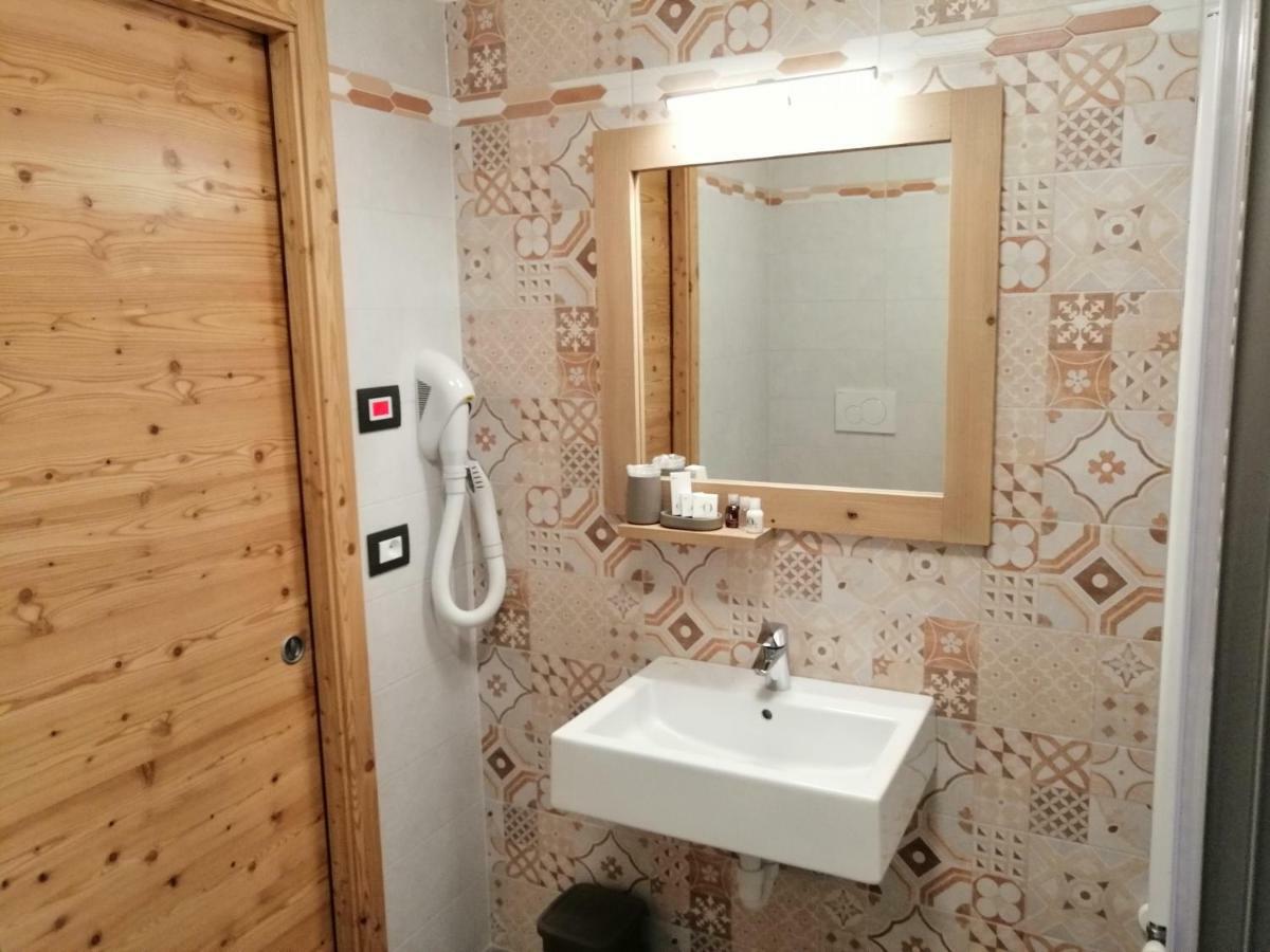 Le 4 Stagioni Hotel Cavedago Luaran gambar